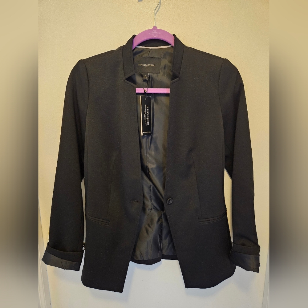 Banana Republic Factory lined black blazer in size 0